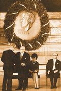 Ernst Sachs receiving the Rudolf Diesel Medal in Nuremberg in recognition of his services (1964)